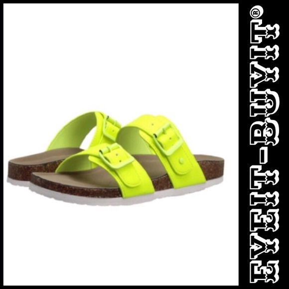 Steve Madden Shoes - Steve Madden “Madden Girl” Brando Sandals